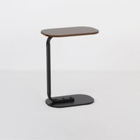 طاولة خدمة جيمي سطح خشب بيج و قاعدة معدن اسود متعد...