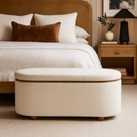 مقعد تخزين بتصميم أنيق ومبطن بقماش ناعم بلون أبيض...