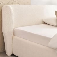 سرير أوريم منجد بقماش بوكليه بيج فاخر