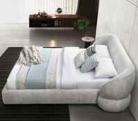 سرير كارمن منجد بقماش شانيل بيج فاخر