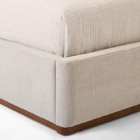 سرير أرماني منجد بقماش شانيل بيج فاخر