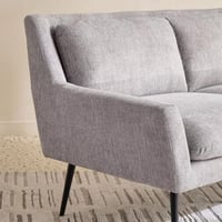 كنبة أردورا بمقعدين قماش لون رمادي بارجل معدن اسود