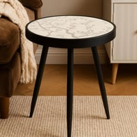 طاولة قهوة دائرية التيجان معدن بلون اسود مع ابيض أ...