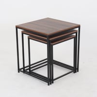 طقم طاولات خدمة نيورا بتصميم مربع خشب و قواعد معدن...