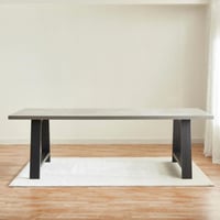 طاولة سفرة كامبريدج سطح خشب 8 مقاعد لون رمادي مقاس...