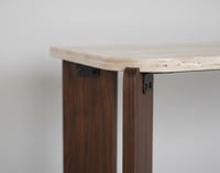 كونسول ألبرتا خشب سطح بيج فاتح و قاعدة بني