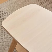 طاولة قهوة أرفيسّا بيضاوية مع رف خشب هندسي لون بيج