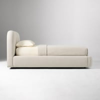 سرير كاميليا منجد بقماش شانيل بيج فاخر