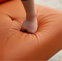 كرسي فريدو جلد بأرجل معدن لون برتقالي