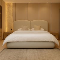 سرير فينيسيا منجد بالكامل قماش بوكليه ناعم لون بيج