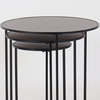 طقم 3 طاولات خدمة أروى بسطح خشب بني و قواعد معدن -...