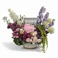 فازة ورد طبيعي فاخرة بتنسيق احترافي متعدد الأصناف