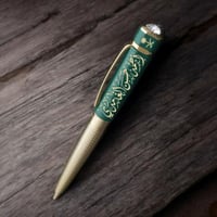 قلم اخضر ذهبي محفور بالاسم هدية فاخرة وطنية ومناسب...