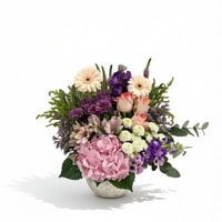 فازة ورد طبيعي فاخرة بتنسيق احترافي – توصيل داخل م...