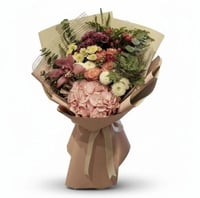 باقة ورد طبيعي راقية من هيدرنجا وسمبيديوم مع روز و...