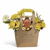 سلة ورد طبيعي فاخرة مع عصير طازج بتنسيق روز وجربير...