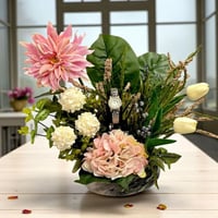 تنسيق ورد صناعي فاخر مع ساعة كاتيرا نسائية هدية فا...