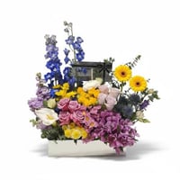 تنسيق ورد طبيعي فاخر دلفينيوم وجوري واستوما بتصميم...