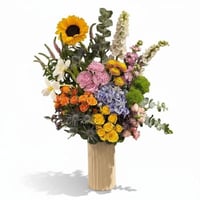 فازة ورد طبيعي فاخرة بتنسيق دوار الشمس والتوليب وا...