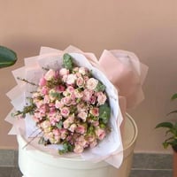 باقة ورد روز وكليبتوس