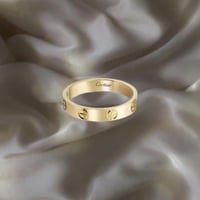 خاتم من مجموعة LOVE، موديل الحجم الصغير