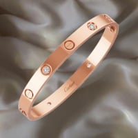 سوار من مجموعة LOVE