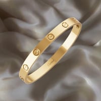 سوار من مجموعة LOVE