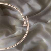 قلادة صلبة من مجموعة "جوست آن كلو"