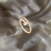 خاتم "جوست آن كلو"، موديل الحجم الصغير