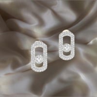 أقراط SO MOVE المرصوفة