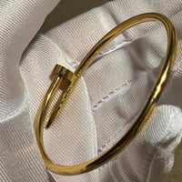 سوار من مجموعة "جوست آن كلو"