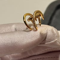 أقراط دائرية من مجموعة "جوست آن كلو"، موديل الحجم...