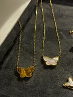 قلادة لاكي ألامبرا باترفلاي