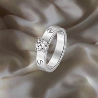 خاتم سوليتير من مجموعة LOVE