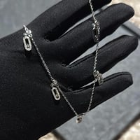 عقد MOVE UNO مرصّع