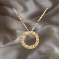 عقد من مجموعة LOVE