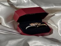 خاتم مرصوف من مجموعة LOVE