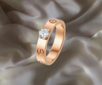 خاتم سوليتير من مجموعة LOVE