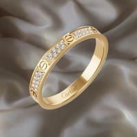 خاتم مرصوف من مجموعة LOVE