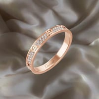 خاتم مرصوف من مجموعة LOVE