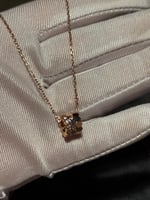 قلادة BEE DE CHAUMET | موديل الحجم المتوسّط