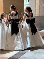 فستان مناسبات مع شرايط فيونكه أسود