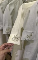 ثوب لينن بتطريز الاسم