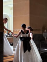 فستان مناسبات مع شرايط فيونكه أسود