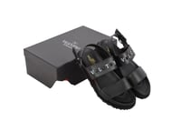 حذاء فالنتينو