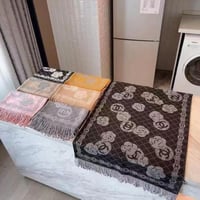 شال قوتشي الوان متعددة