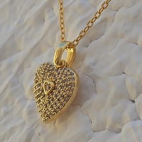 سلسال مطلي بالذهب على شكل جناح ملاك بتصميم أنيق