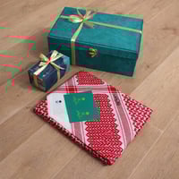 شماغ ملكي احمر رجالي قطن 100 مع عطر