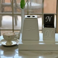 طقم مبخرة جلد فاخر بالاسم أو الحروف – لون أبيض