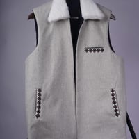 سديري شتوي قلاب فرو لون ابيض بطانة سوداء